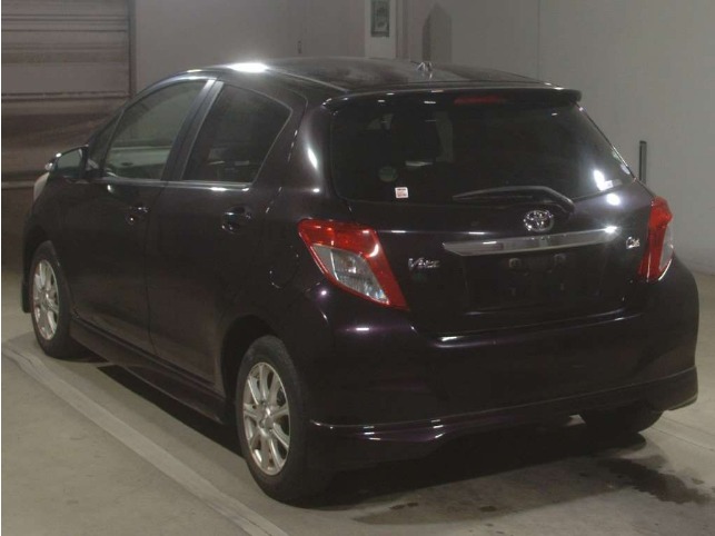 2013 TOYOTA VITZ